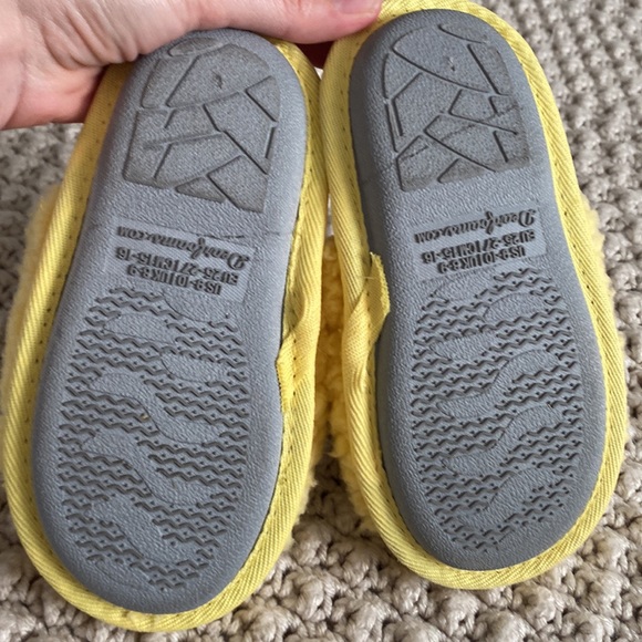 Kids smiley face slippers - Picture 3 of 5